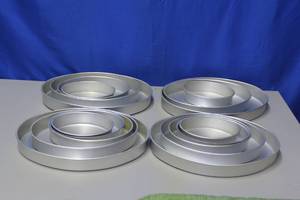lot 21 image: Stacking Oval Pans