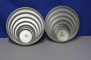 lot 26 image: 2 sets of stacking round pans