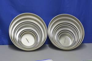 lot 28 image: 2 sets of stacking round pans