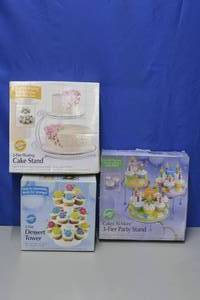 lot 37 image: 3 different types of dessert Stands