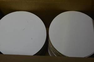 lot 50 image: box of 100 8 circles roughly 34 full