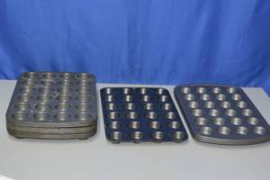 lot 56 image: 15 mini cupcake pans