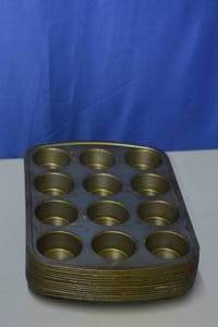 lot 57 image: 15 regular cupcake pans