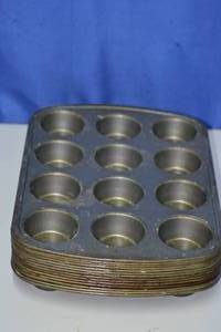 lot 58 image: 15 regular cupcake pans