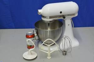 lot 106 image: KitchenAid Classic 4.5 Qt Mixer with attachments