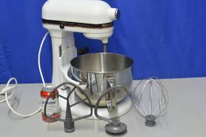 lot 4 image: KitchenAid Professional 6 Qt mixer with attachments