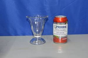 lot 95 image: 12 Tulip Sundae Glasses