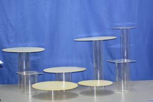 lot 5 image: Assorted Cake Pillar Stands