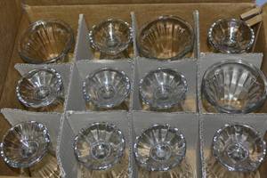 lot 14 image: 12 Tulip Sundae Glasses