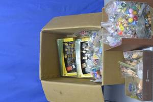 lot 20 image: Assortment of children decorations