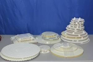 lot 8 image: Multiple cake platters