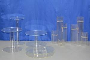 lot 113 image: Cake stands