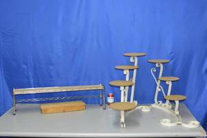 lot 116 image: Adjustable shelf and cake stands