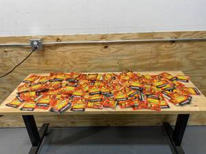 lot 67 image: GRABBER Lot of 115-  Mini Heater Hand Warmers