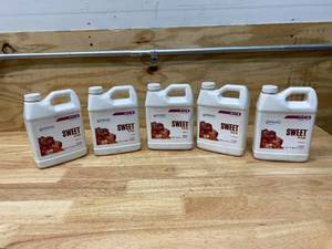 lot 73 image: BOTANICARE Lot of 5-  Plant Supplement (32oz each)