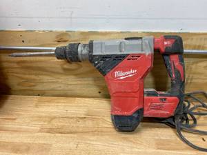 lot 4 image: MILWAUKEE 15 Amp 1-34 in. SDS-MAX Corded Combination Hammer with Case