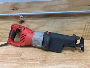 lot 28 image: MILWAUKEE 15 Amp 1-14 in. Stroke Orbital SUPER SAWZALL Reciprocating Saw