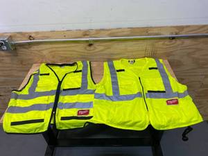 lot 119 image: MILWAUKEE Lot of 2-  High Visibility Vests (Size LXL)