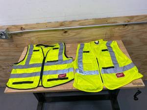 lot 120 image: MILWAUKEE Lot of 2- High Visibility Vests (Size SM)