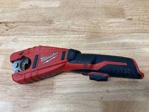 lot 101 image: MILWAUKEE M12 12-Volt Lithium-Ion Cordless Copper Tubing Cutter (Tool-Only)