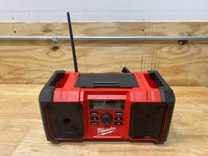 lot 60 image: MILWAUKEE M18 18-Volt Lithium-Ion Cordless Jobsite Radio