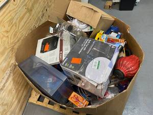 lot 57 image: Gaylord Filled with Store Returns