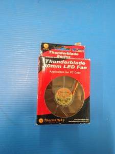 Thermaltake Thunderblade 80mm LED Fan3 different LED colors