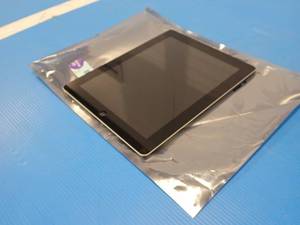 Apple&nbspiPad 4th Gen A1460 (WifiVerizon &amp Sprint GPS)16GB of storage  Tested with Warranty  Light surface wear &amp scratches on back of unit  Does not include charger