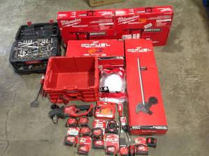 Lot of assorted Milwaukee tools and accessories  see pictures customer returns