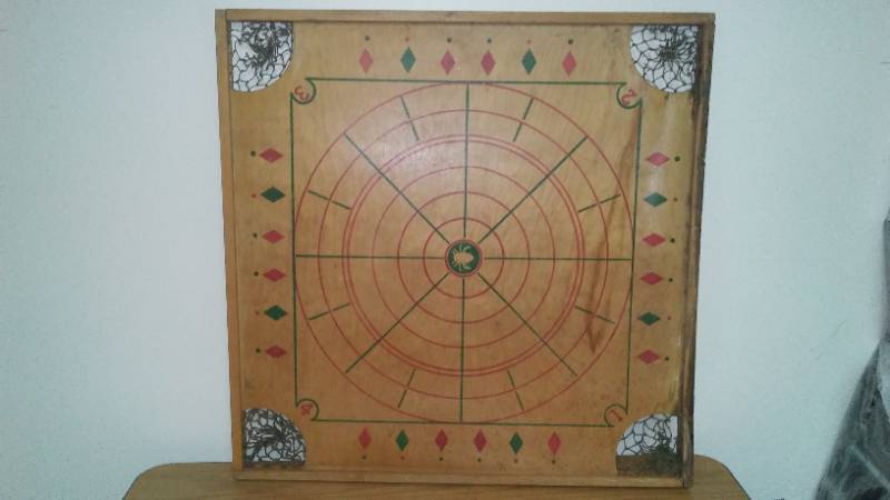 lot 40 image: Antique - Wire Glasses, carrom board & linens.