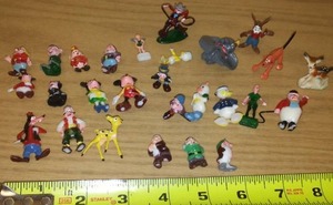 lot 238 image: Disney miniature figurines, (29). All stand up.
