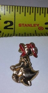 lot 244 image: Disney Donald Duck Gold Tone Pin