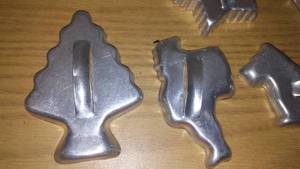 lot 255 image: Metal cookie cutters and vegetable slicer- vintage.