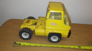 lot 265 image: Tonka semi-truck tractor.