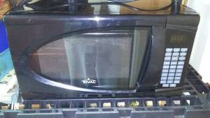lot 268 image: Microwave, clean and working.