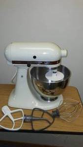 lot 909 image: Kitchen aid Mixer, Heavy Duty and Working.