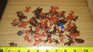 lot 971 image: AirFix HO and OO scale figurines. Old West