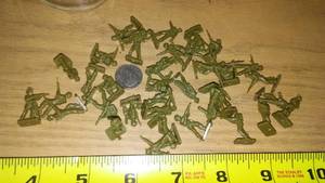 lot 975 image: AirFix HO and OO scale figurines. U.S. Troops