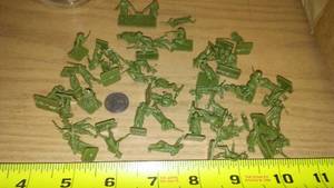 lot 977 image: AirFix HO and OO scale figurines. U.S. WWI