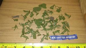 lot 980 image: AirFix HO and OO scale figurines. WWI British