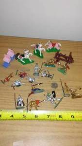 lot 985 image: AirFix HO and OO scale figurines. Medieval and more