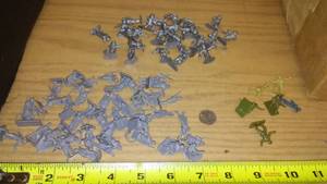 lot 986 image: AirFix HO and OO scale figurines. Two sets- Gray  silver and more