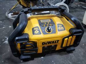lot 30 image: DeWalt Powerstation Construction Radio