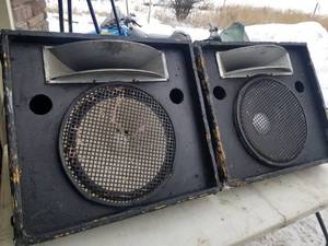 lot 57 image: Lot of (2) Yamaha Stereo Speakers