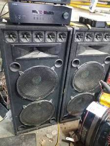 lot 59 image: Lot of (2) Stereo Speakers  And Yamaha Natural Sound Receiver R-S201