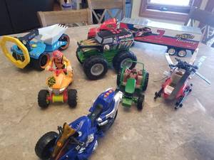 lot 122 image: Lot of Toys