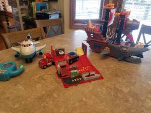 lot 123 image: Lot of Toys