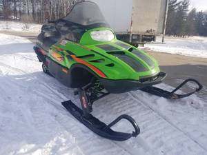 lot 2A image: 1999 Artic Cat Lightweight Twin 440 Snowmobile