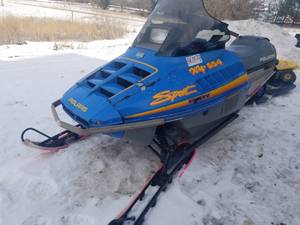 lot 2E image: Polaris Indy Sport Snowmobile