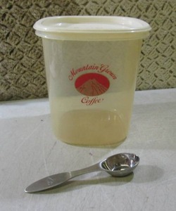 (G-1) Vintage Mountain Grown Folger...